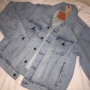 Vintage fit Levi’s jacket!